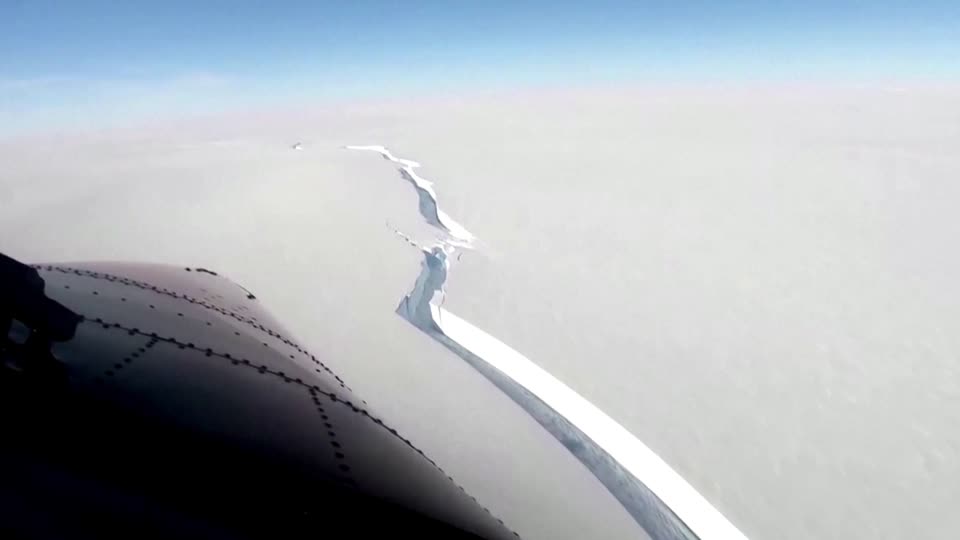 antarctica iceberg breaks