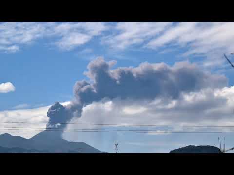 Olas de humo del volcán Pacaya de Guatemala