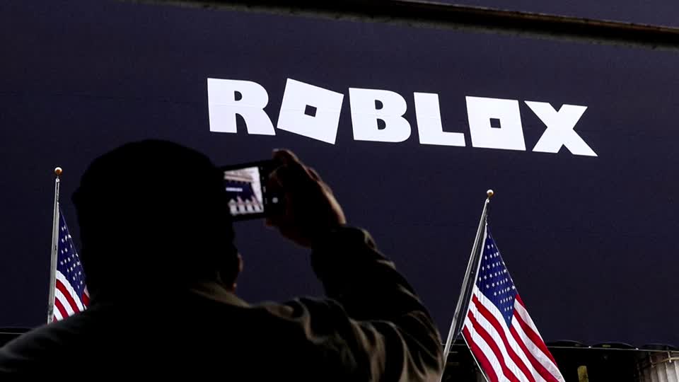 Gaming Company Roblox Surges 54 Nyse Debut - roblox six pence twitter