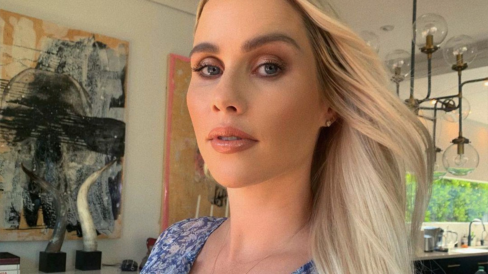 Claire Holt 'annoyed' with new mum Emily Ratajkowski's flat stomach photo - Yahoo News UK