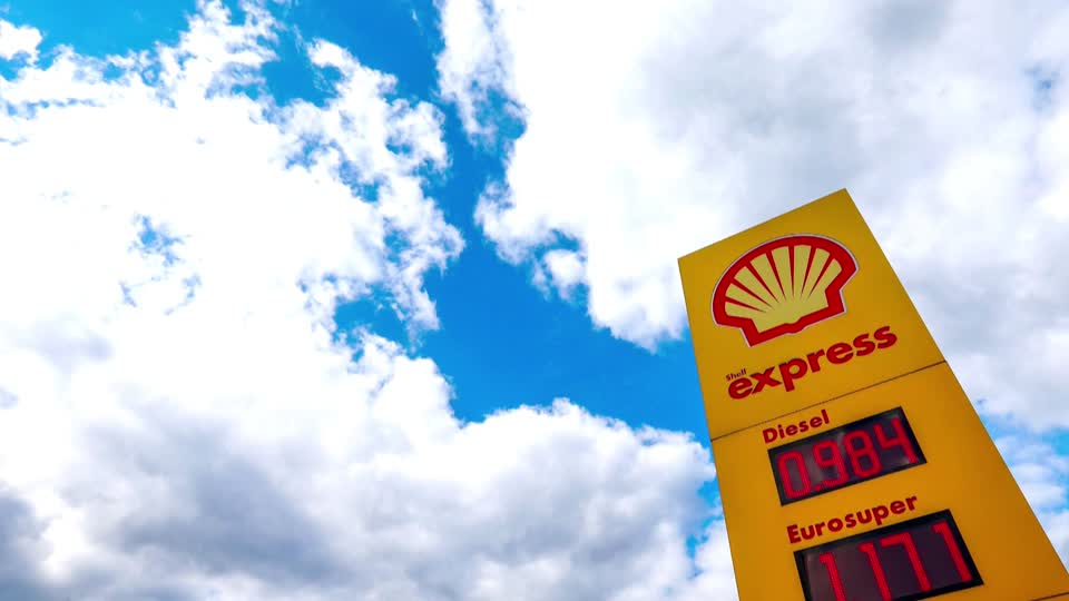 shell-raises-its-dividend-as-profits-surge