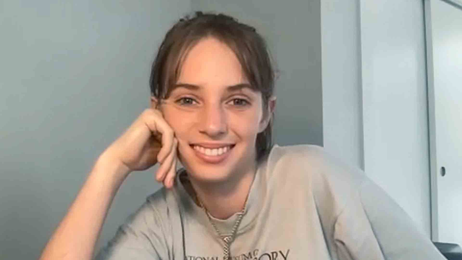 maya hawke boobs