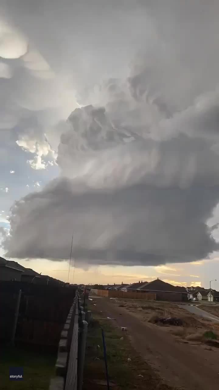 TornadoWarned Supercell Menaces Lubbock in Dramatic Timelapse Video