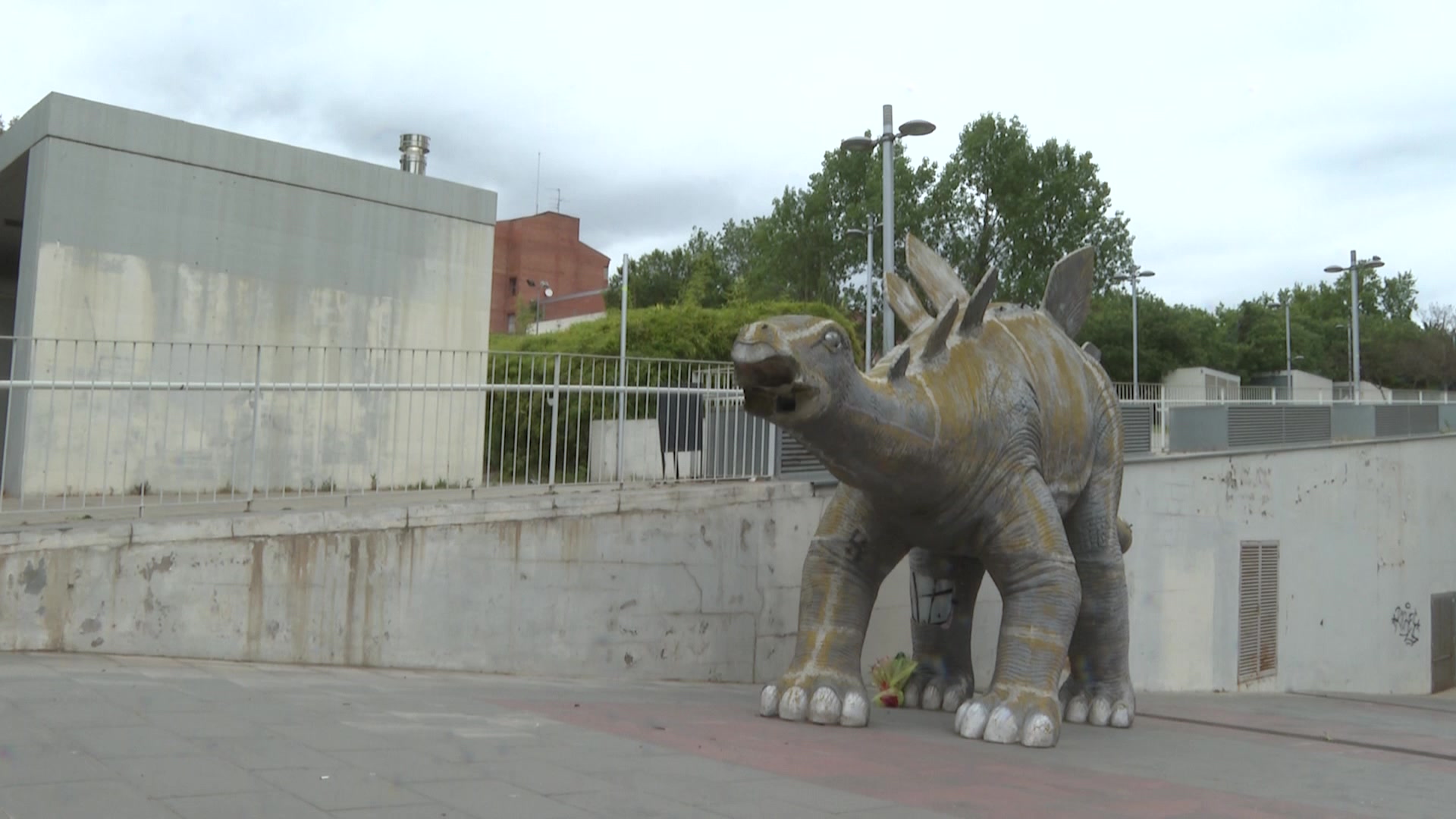 Man Dies Trapped Inside A Dinosaur Statue In Spain