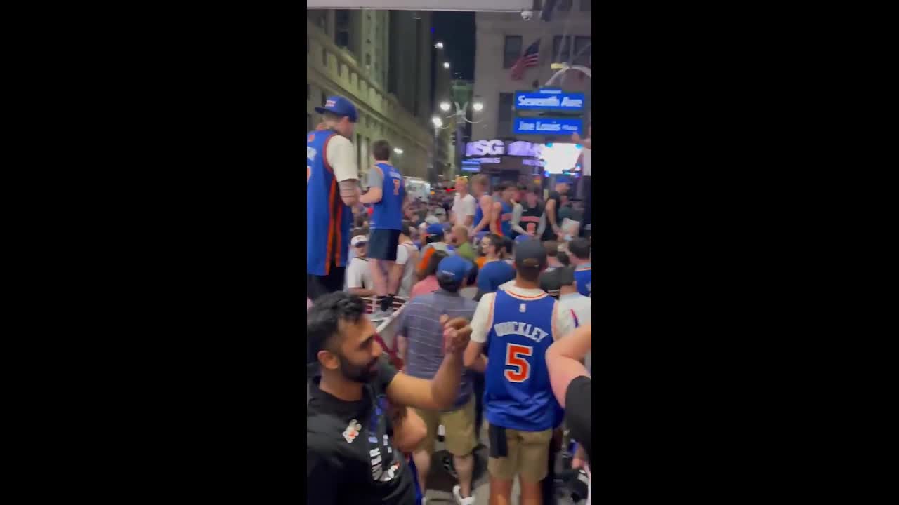 New York Knicks fans revel in masses in Manhattan ...