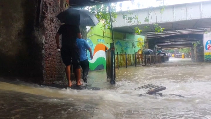 Mumbai flooded by monsoon rain - Yahoo News