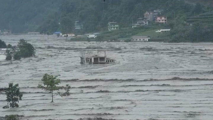 Deadly flash floods sweeps through community - Yahoo News