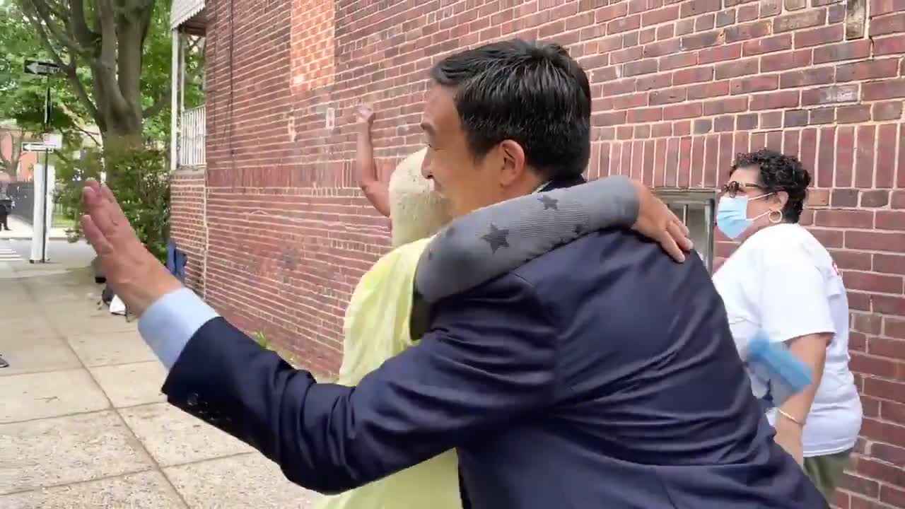 Andrew Yang greets Yankee fans for opening day in Bronx