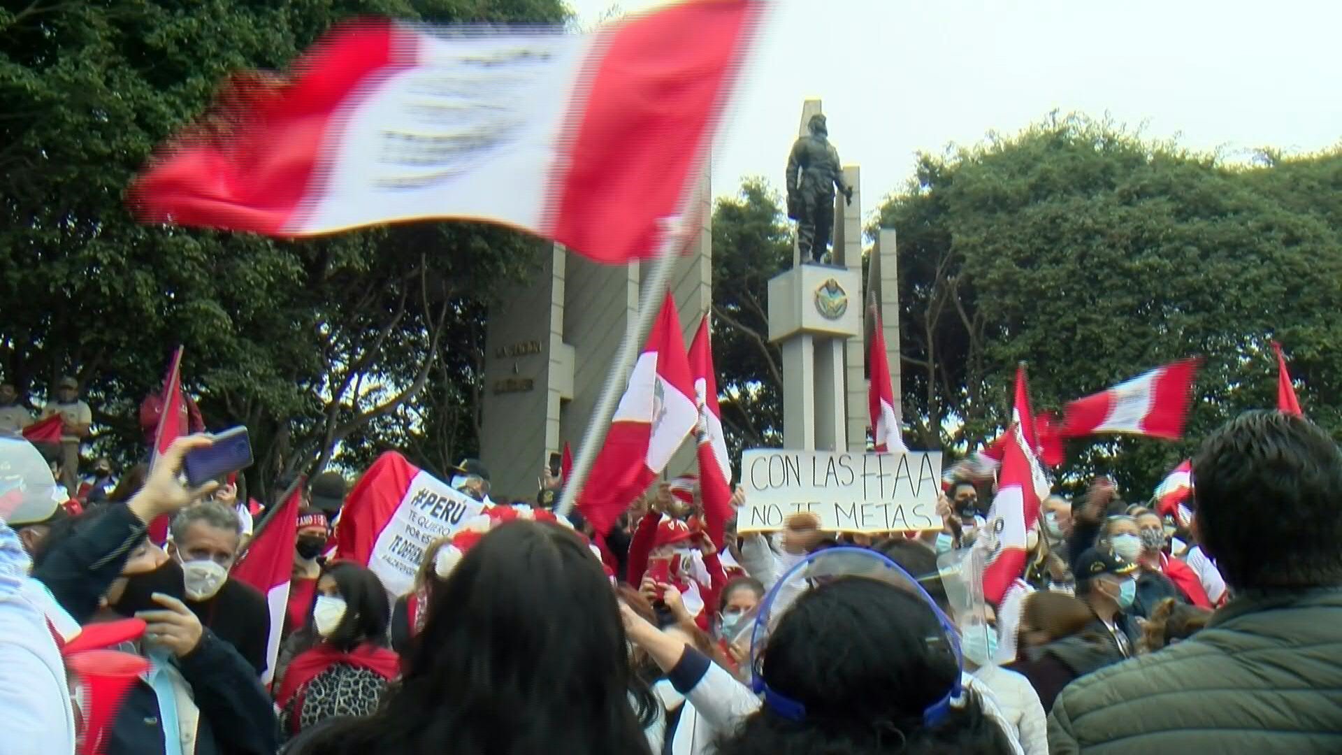 Militares retirados se manifiestan contra supuesto "fraude" electoral