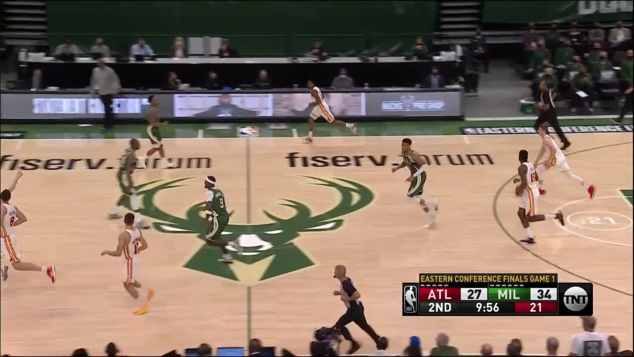 Danilo Gallinari with a 2-pointer vs the Milwaukee Bucks