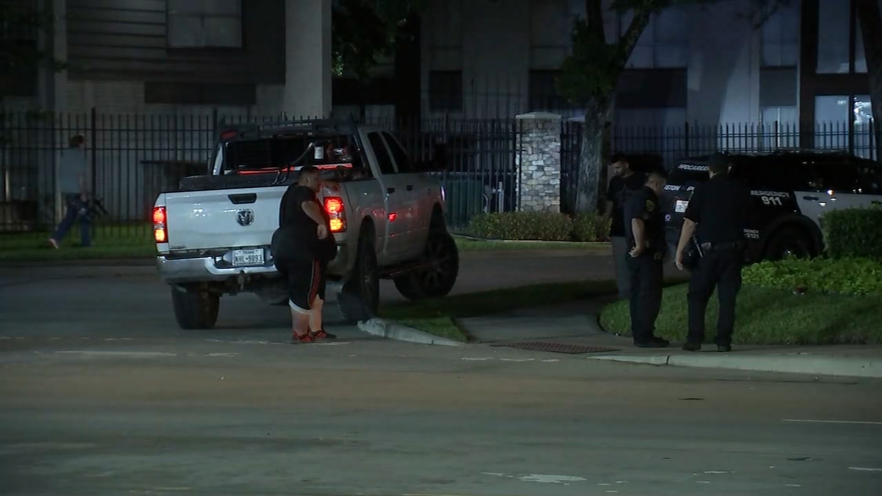 Man shot while trying to sell truck tailgate in NW Houston