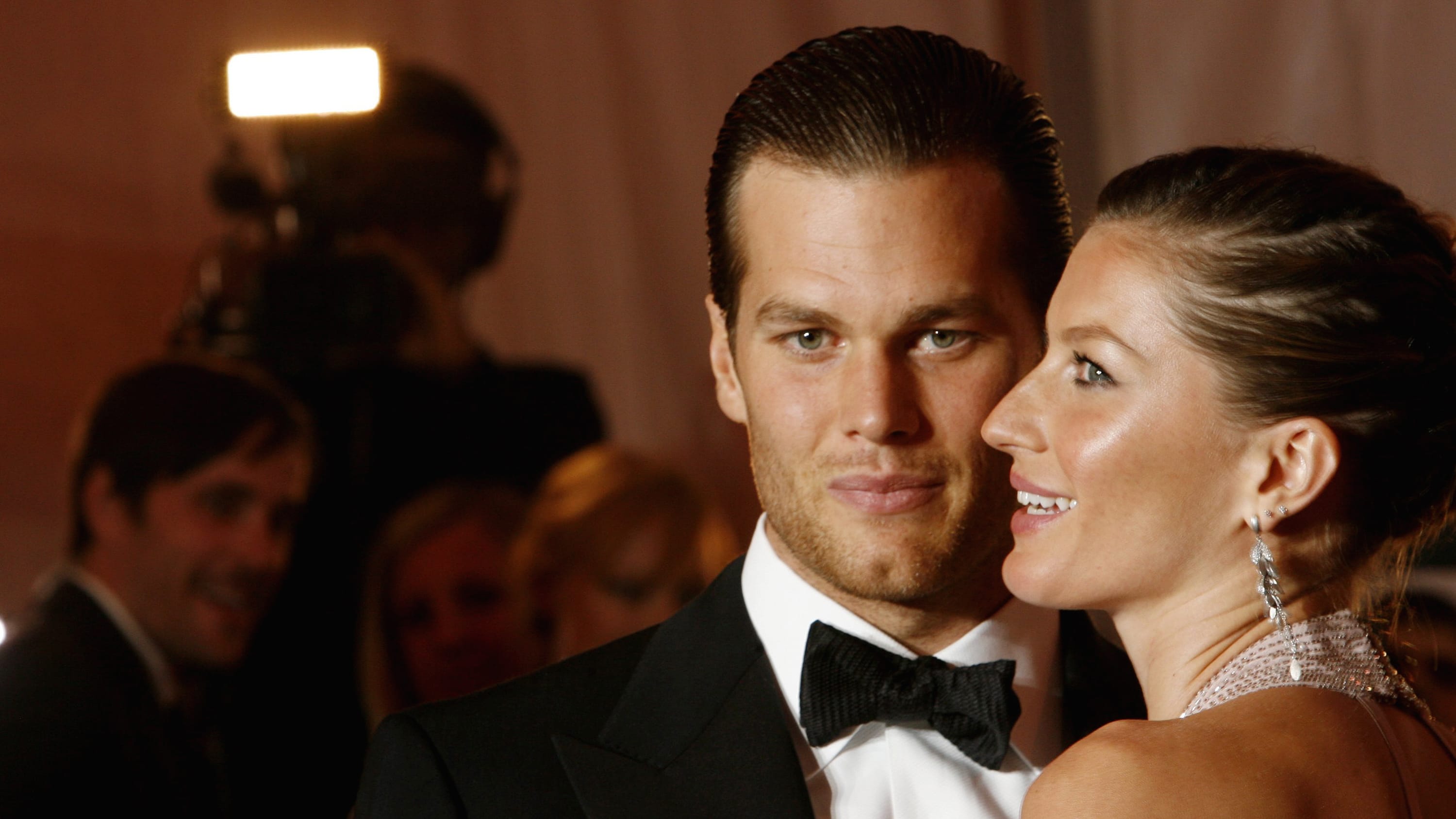 Tom Brady, Gisele Bündchen Take Stake in Crypto Firm FTX - Bloomberg