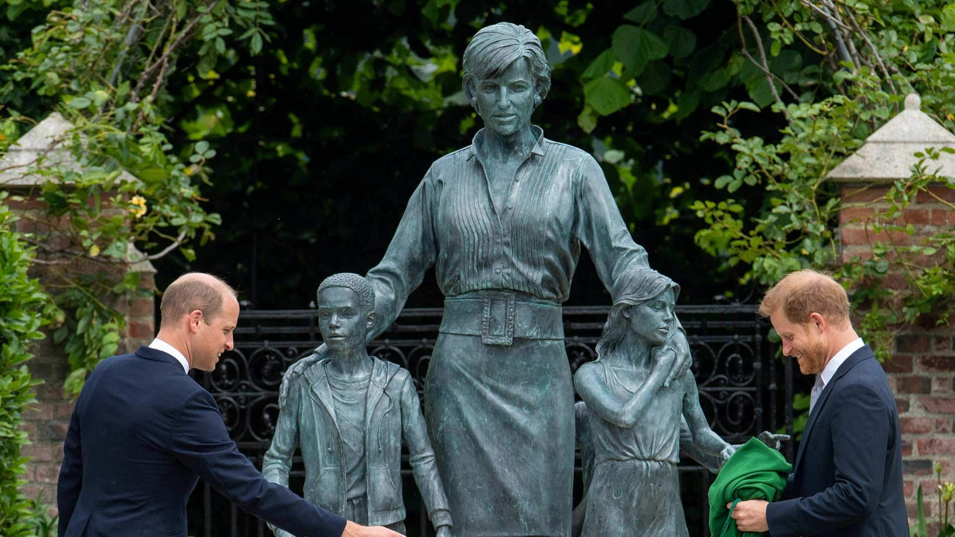 Princess Diana Statue Kensington Palace