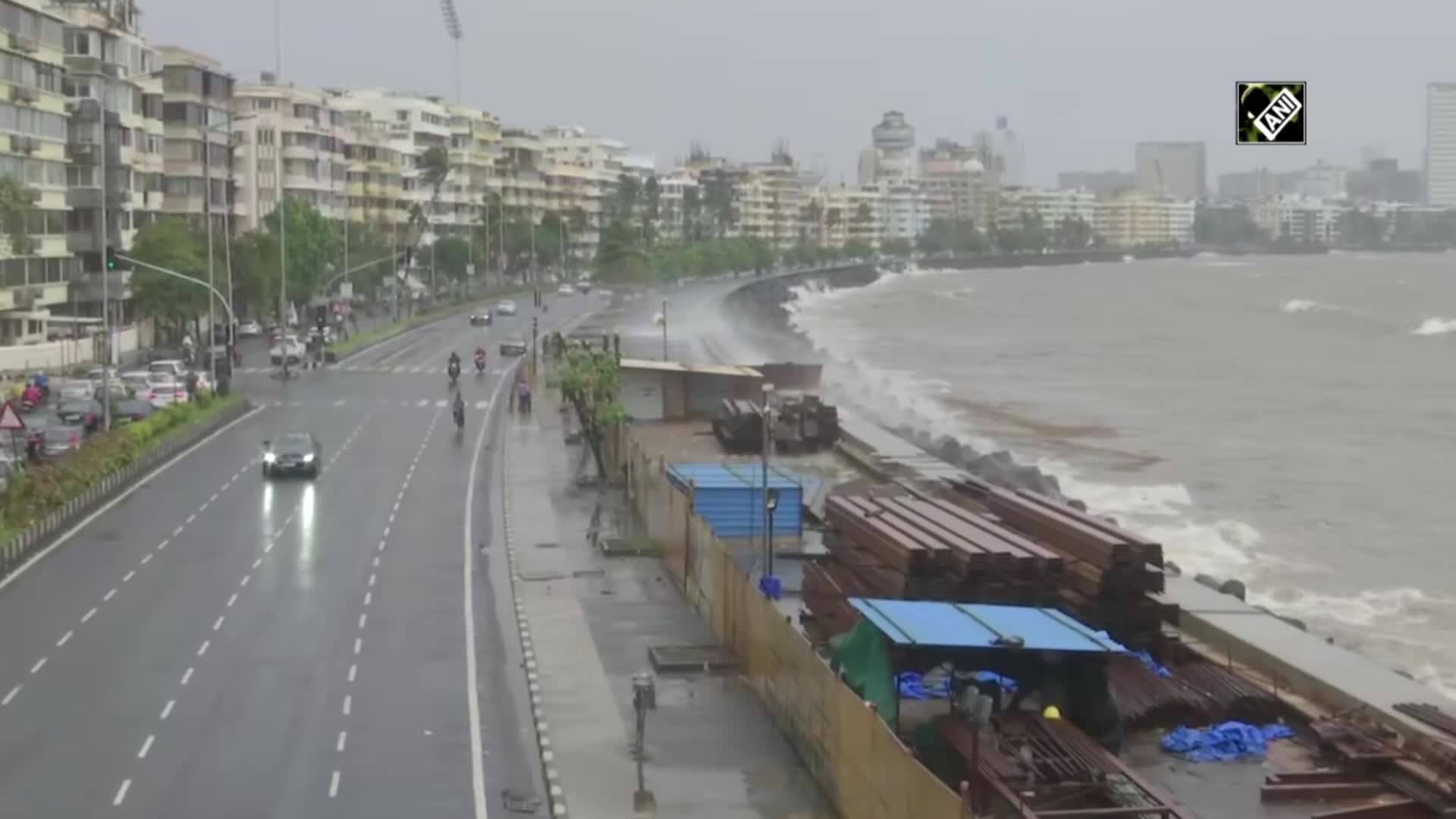 high-tide-hits-mumbai-s-marine-drive-amid-downpour