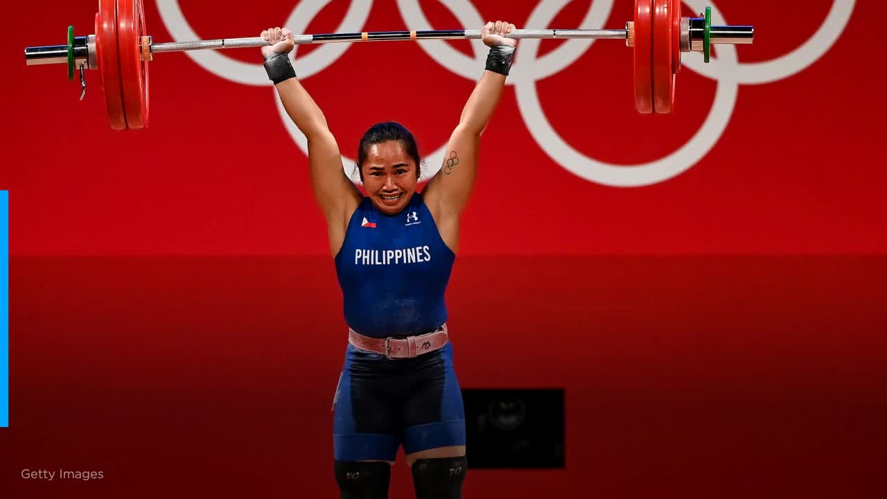 Filipino weightlifter breaks down after winning her ...