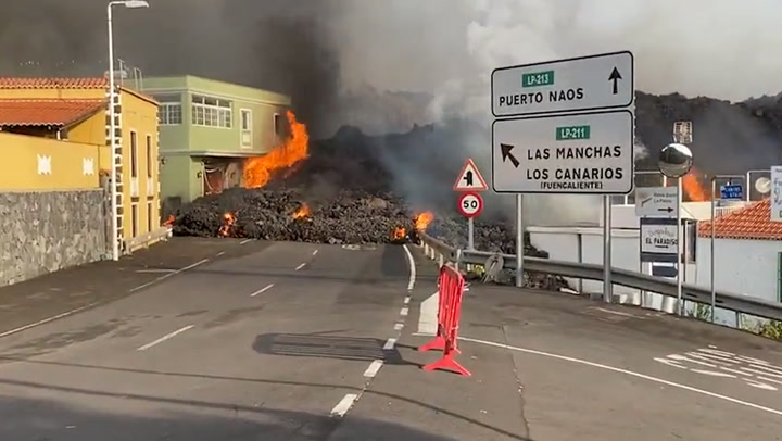 New eruption of the Cumbre Vieja volcano sends lava down Spanish streets