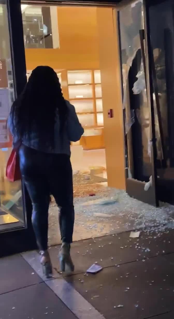 Louis Vuitton Store Looted In Atlanta Ga.