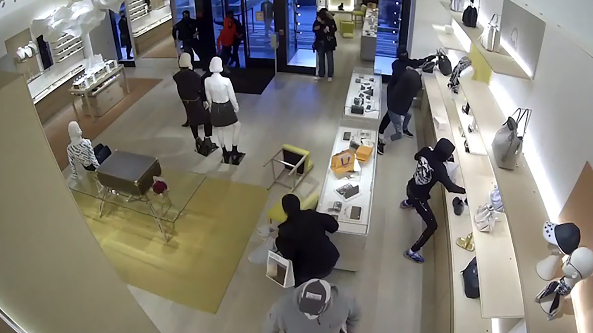 Chicago HighEnd Retail Crime Gucci Store Robbery Reported Monday  NBC  Chicago