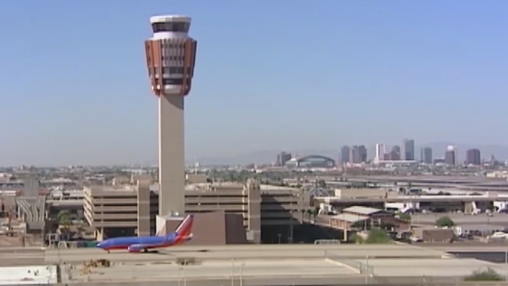 Passenger jumps out of plane taxiing at Phoenix airport