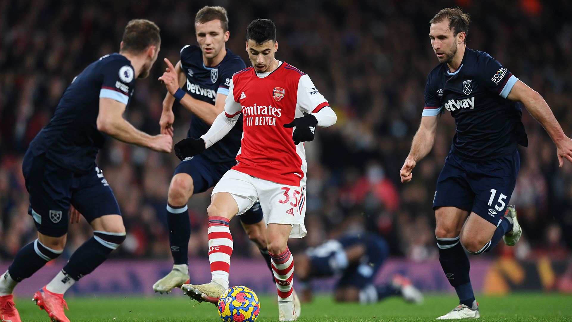 Арсенал вест хэм юнайтед 28 декабря. England Premier League. Arsenal 2:0 West Ham photo Smit Rou. Arsenal - West Ham 2-0. West Ham Arsenal.