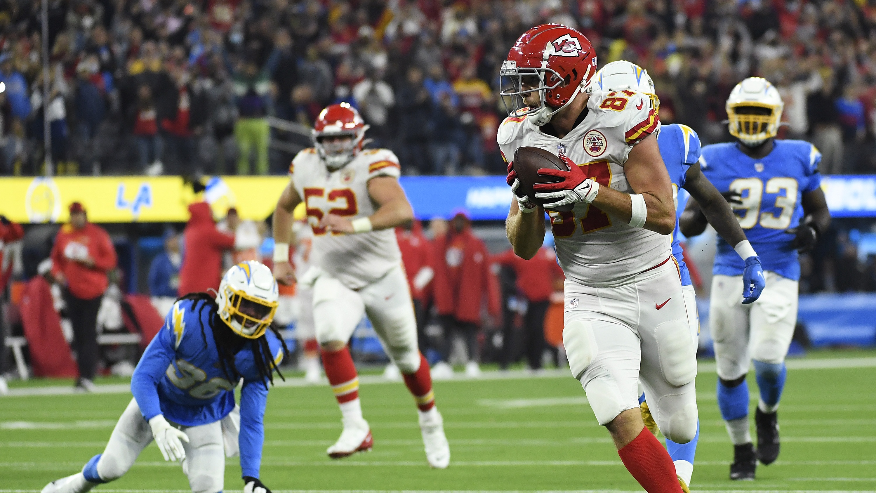 The Daily Sweat: With a win over Chargers, Chiefs can practically lock up  AFC West