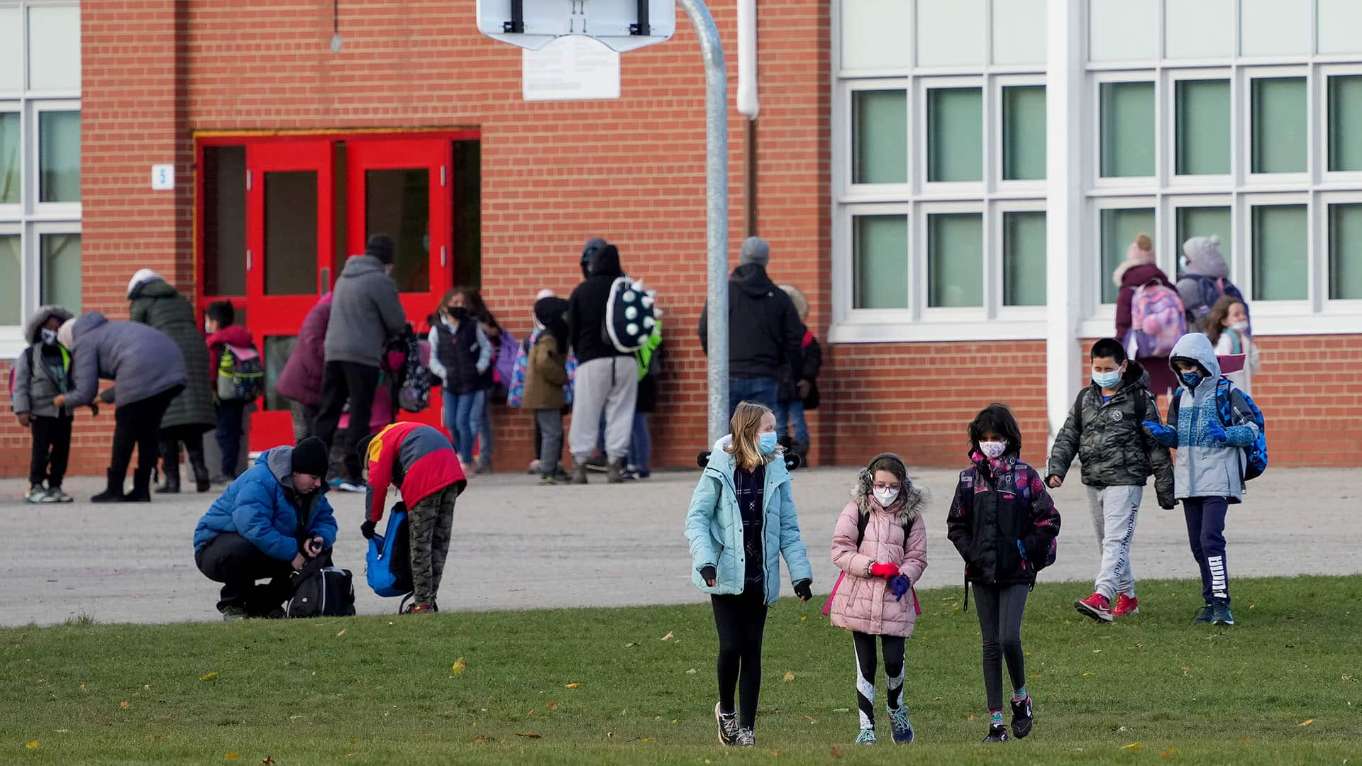 Ontario parents anxious as other provinces delay back-to-school return