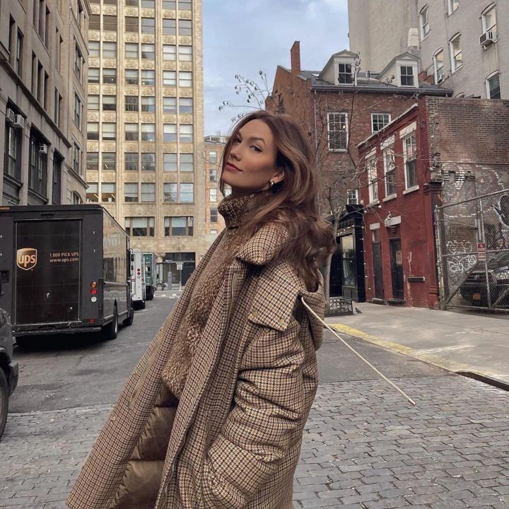 Karlie Kloss "Crossed Over to the Dark Side" with New Brunette Hair