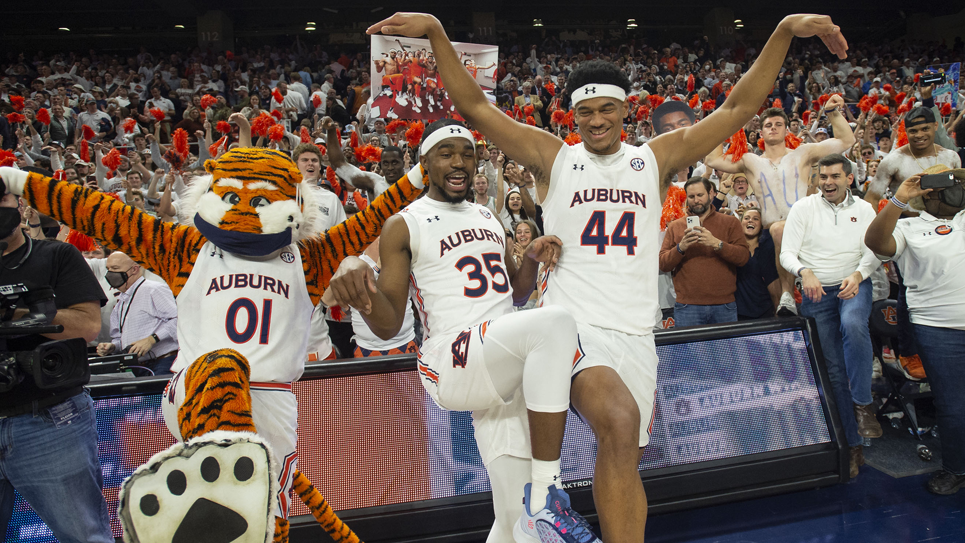 Auburn Basketball auf Twitter Fresh wallpapers to celebrate a big W last  night WallpaperWednesday WarEagle x UnfinishedBusiness  httpstco1VqCV3esZM  Twitter