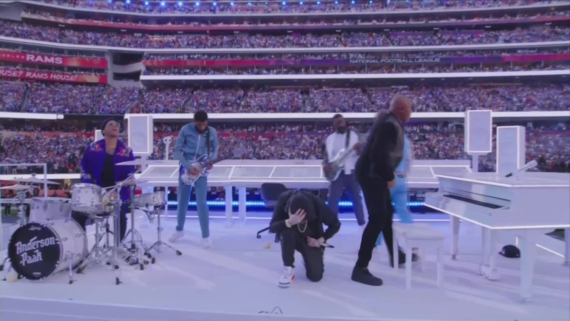 Super Bowl 2022: Eminem kneels during Pepsi halftime show despite being  denied by NFL 