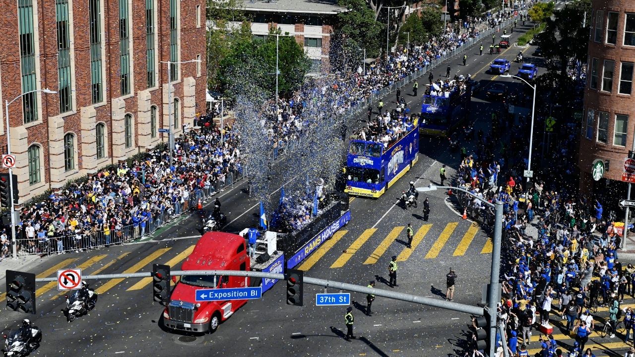 Rams fans cheer Super Bowl 56 champs at Los Angeles victory parade