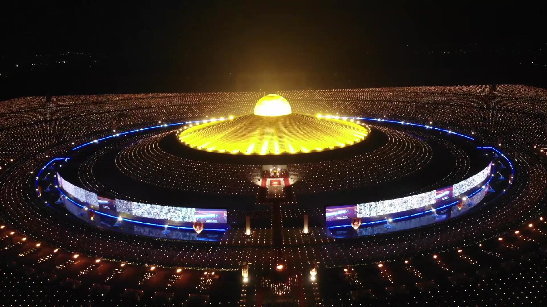 Thai Buddhist sect lights a million lanterns for festival thumbnail