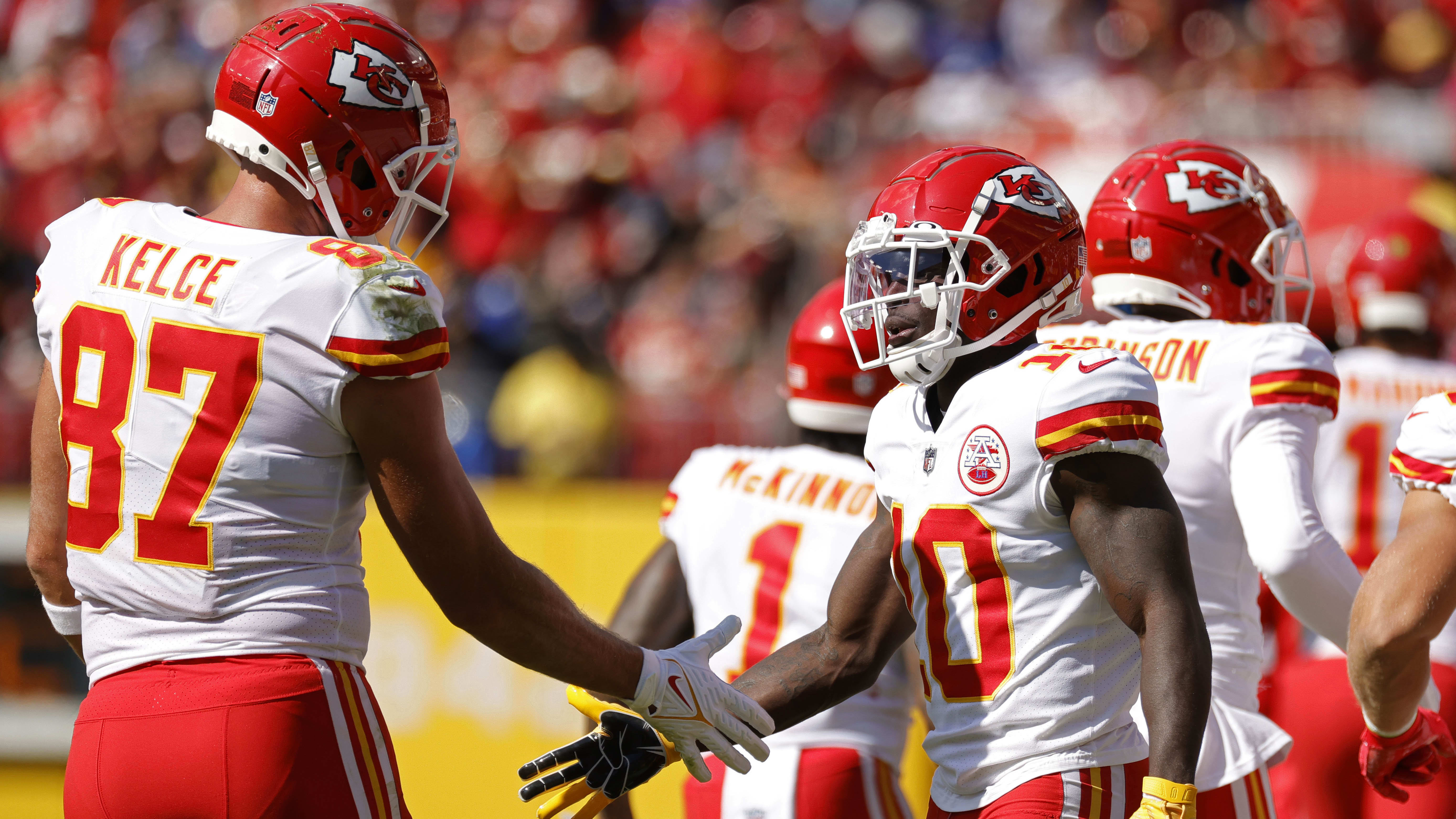 Chiefs news: Travis Kelce 3-word message Tyreek Hill after Dolphins trade