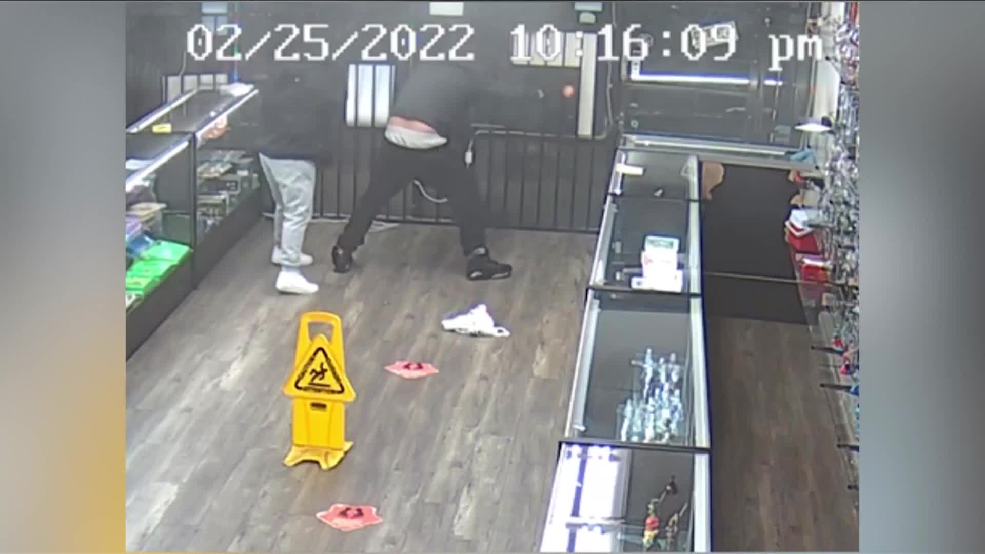 Video: Armed suspects try to shoot their way out during a smoke shop robbery  in Fresno
