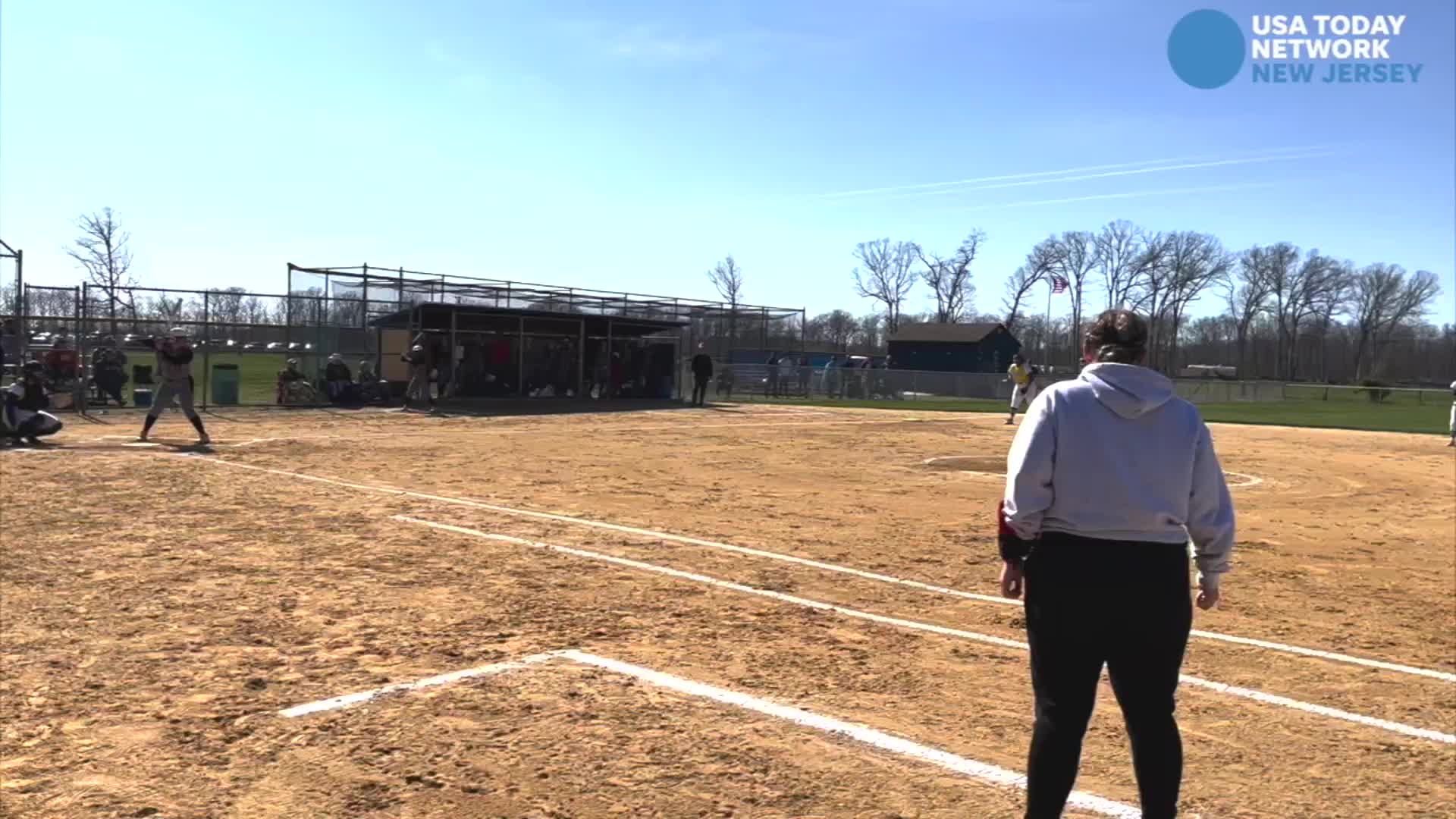 Kyle Schwarber hits a no-doubter for his 43rd homer of the year