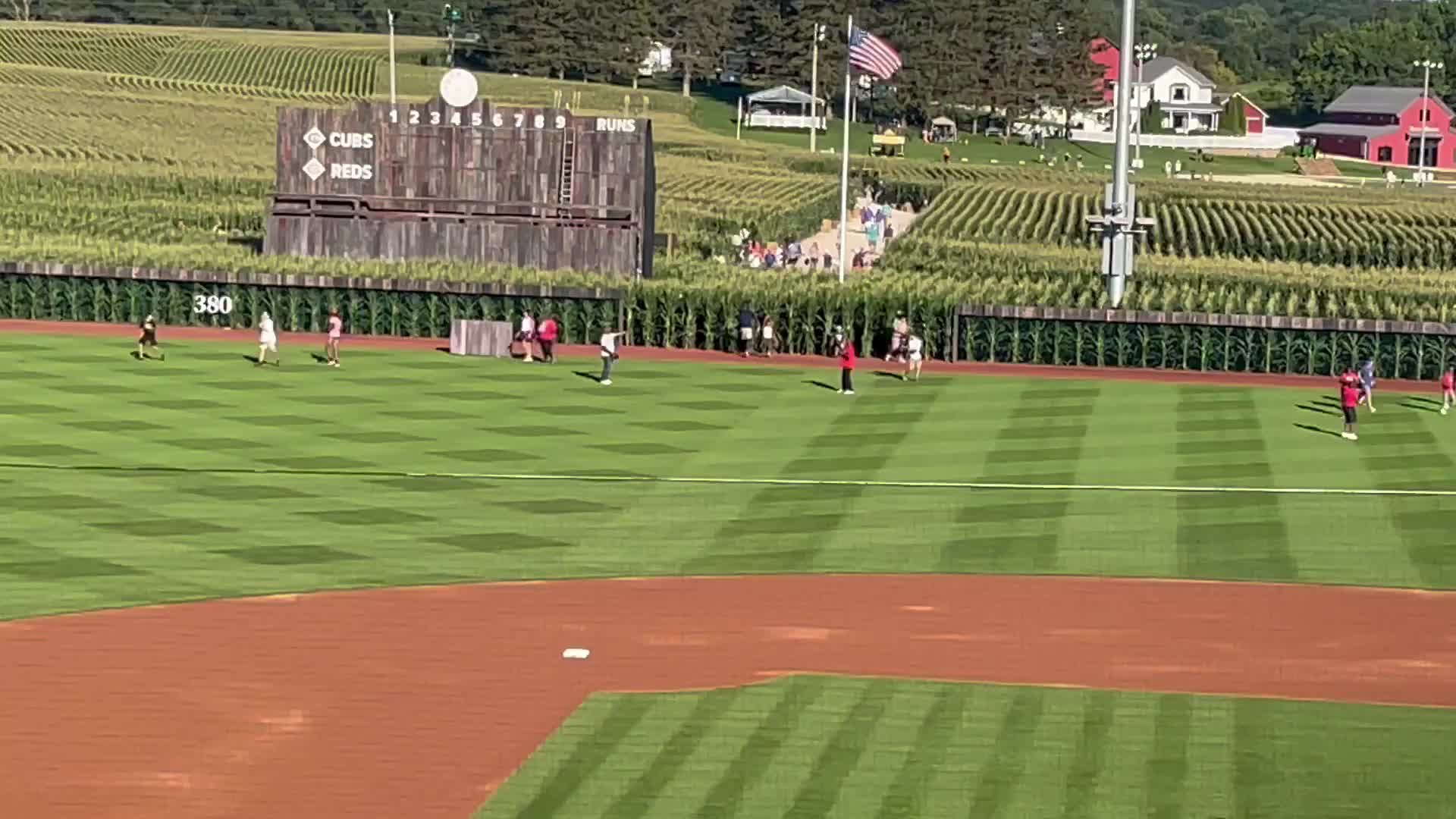 Ken Griffey, Ken Griffey Jr. play catch before the 2022 Field of Dreams