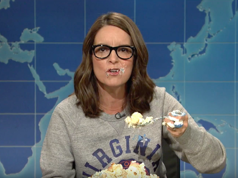 UVA alum Tina Fey returns to 'SNL' armed with cake to take down Trump ...