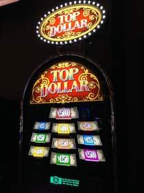 red hawk casino number of slot machines