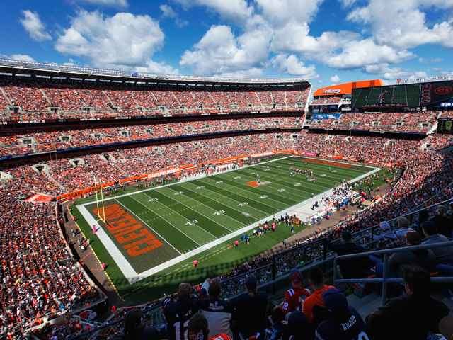 Baltimore Ravens 3-13 Cleveland Browns: Donovan Peoples-Jones scores only  TD of the game as the Browns stay alive in AFC playoff race, NFL News