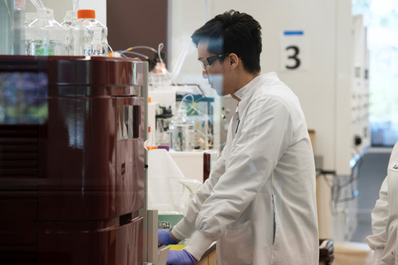 Research assistant Yi Kuo, of RNA medicines company Arcturus Therapeutics, conducts research on a vaccine for the novel coronavirus (COVID-19) at a laboratory in San Diego, California, U.S., March 17, 2020. REUTERS/Bing Guan