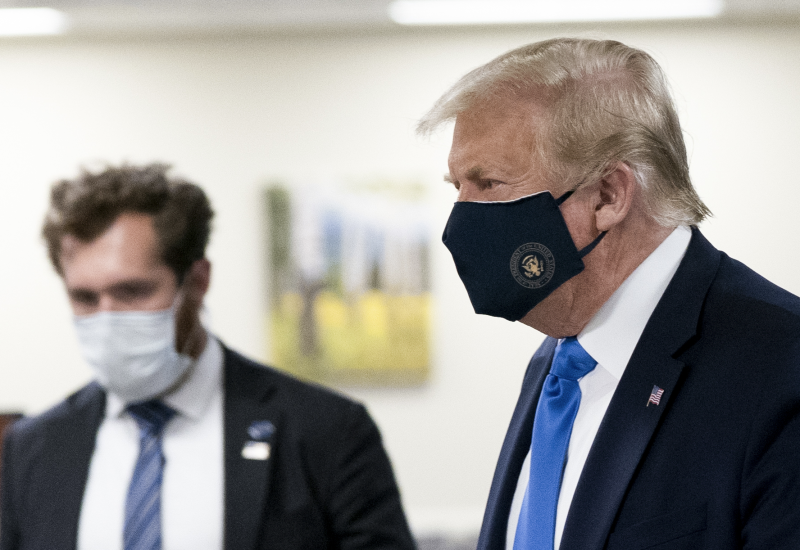 U.S. President Donald Trump wears a protective mask while visiting Walter Reed National Military Medical Center in Bethesda, Maryland, U.S., on Saturday, July 11, 2020. (Chris Kleponis/Polaris/Bloomberg via Getty Images)