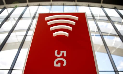 Un logotipo durante la presentación de la red británica de 5G de la compañía Vodafone, el 3 de diciembre de 2019 en Londres (AFP/Archivos | Tolga Akmen)