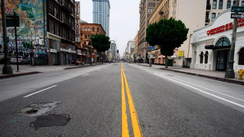 Calle de Los Ángeles, California, vacía.