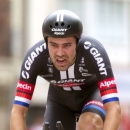 Giant-Alpecin Team rider Tom Dumoulin of the Netherlands competes to win the 17th stage individual time trial of the Vuelta Tour of Spain cycling race in Burgos, Spain, September 9, 2015. REUTERS/Joseba Etxaburu