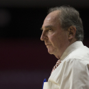 Temple coach's technical foul for slapping water bottle costs Owls in loss at buzzer