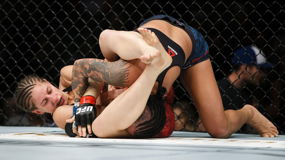 Sarah Moras Scores Gruesome Submission At UFC 215