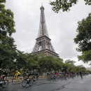 The pack with Britain's Chris Froome, wearing the overall leader's yellow jersey, passes the Eiffel tower during the twenty-first and last stage of the Tour de France cycling race over 109.5 kilometers (68 miles) with start in Sevres and finish in Paris, France, Sunday, July 26, 2015. (AP Photo/Christophe Ena)