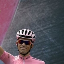 Tinkoff-Saxo rider Alberto Contador of Spain, pink jersey holder and overall leader, waves before the start of the 178 km (110 miles) 21st and last stage of the  98th Giro d'Italia cycling race from Turin to Milan May 31, 2015.  REUTERS/LaPresse/Fabio Ferrari