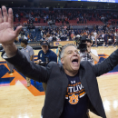 Bruce Pearl doing his best work under cloud of uncertainty; can he survive at Auburn?