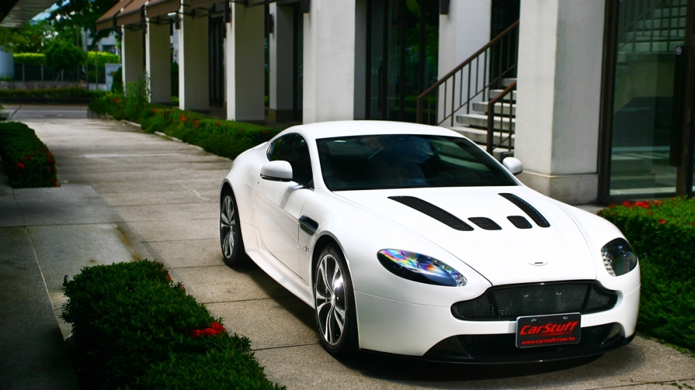 在偉大與旅行間 Aston Martin V12 Vantage S