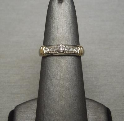 VINTAGE 1980'S CIRCA 14KT YELLOW GOLD ROUND AND BAGUETTE CUT DIAMOND E